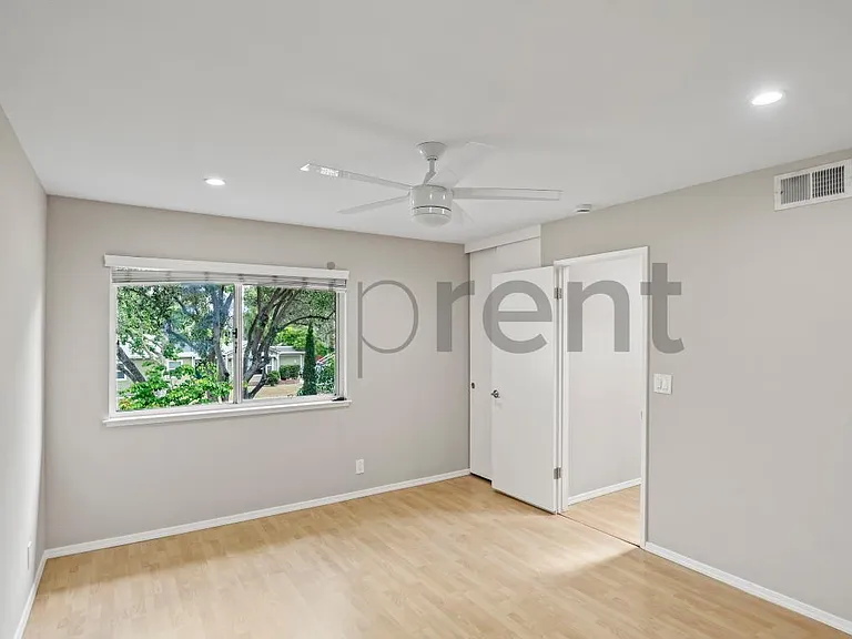 502 Pine Wood Ln — Photo 17