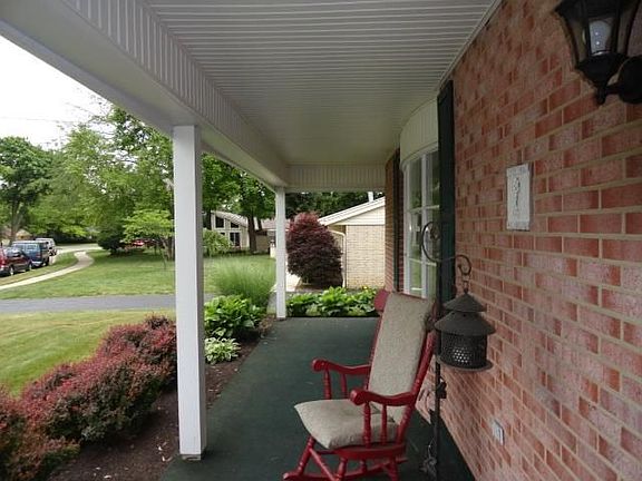 3rd image of 310 Winterset Dr