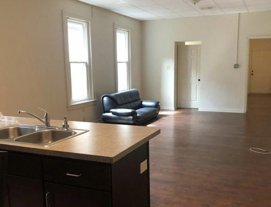 2nd image of 2534 W Hamilton St #2