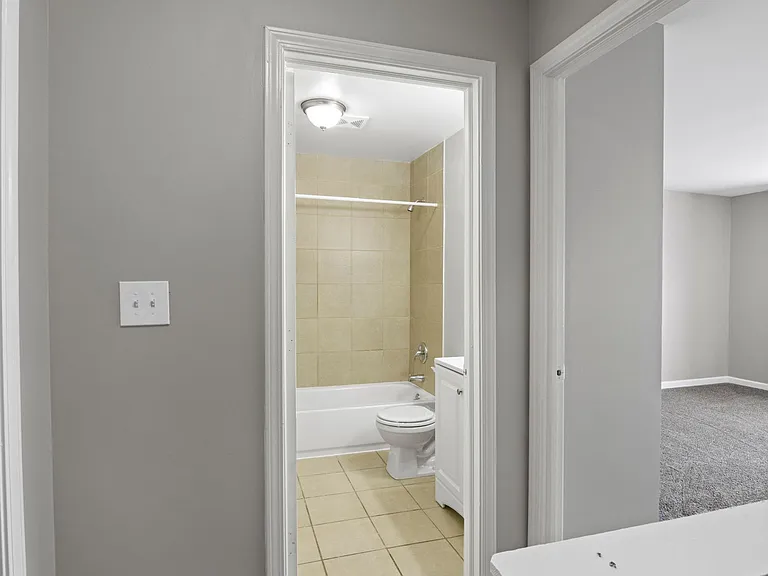 The Riverside Apartment Homes — Photo 26