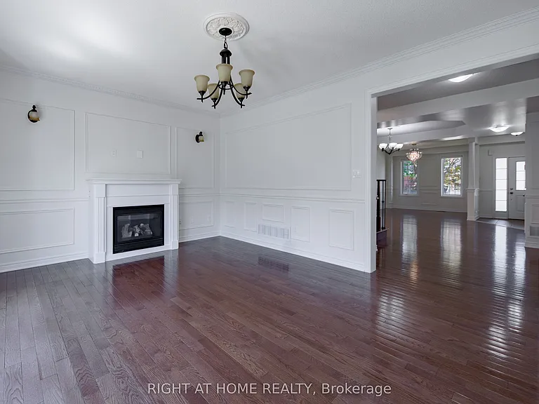 11 Amstel Ave — Photo 8