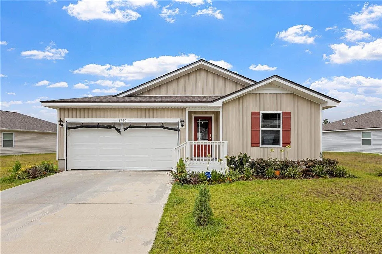 4 bed, 2.0 bath, 1387 sqft, $2,300 — Photo 1