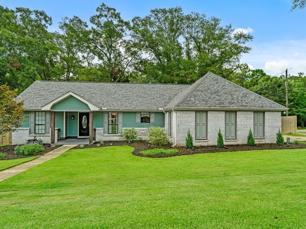101 Melissa Ln, Hattiesburg, MS 39402