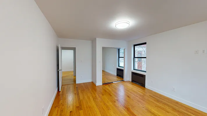 Sold by Thomas Lipovetsky, LREB | media 14