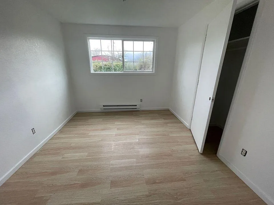 201 S James St — Photo 2
