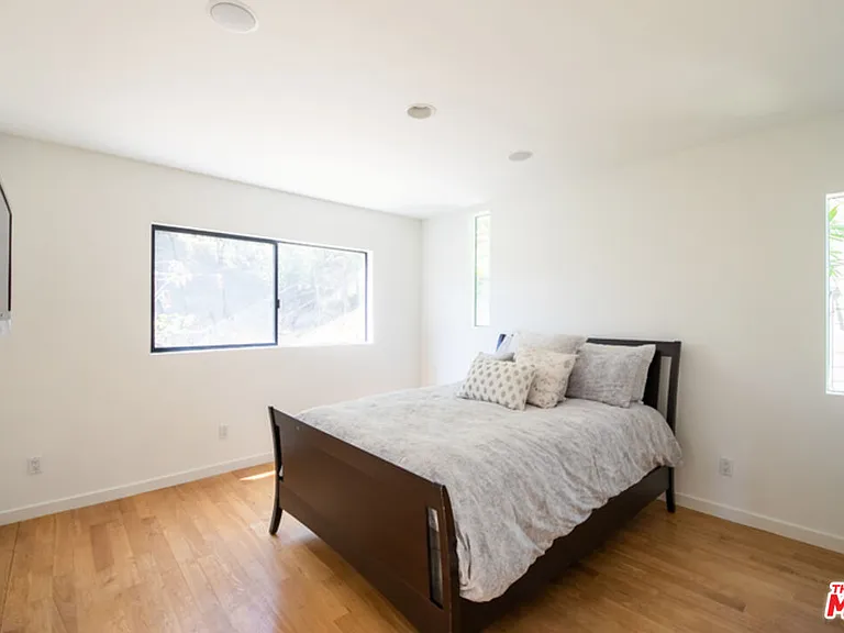 2216 Bancroft Ave — Photo 22