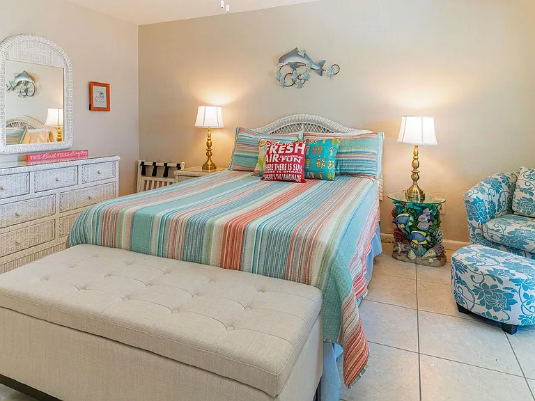 4645 Lakewood Blvd — Photo 18