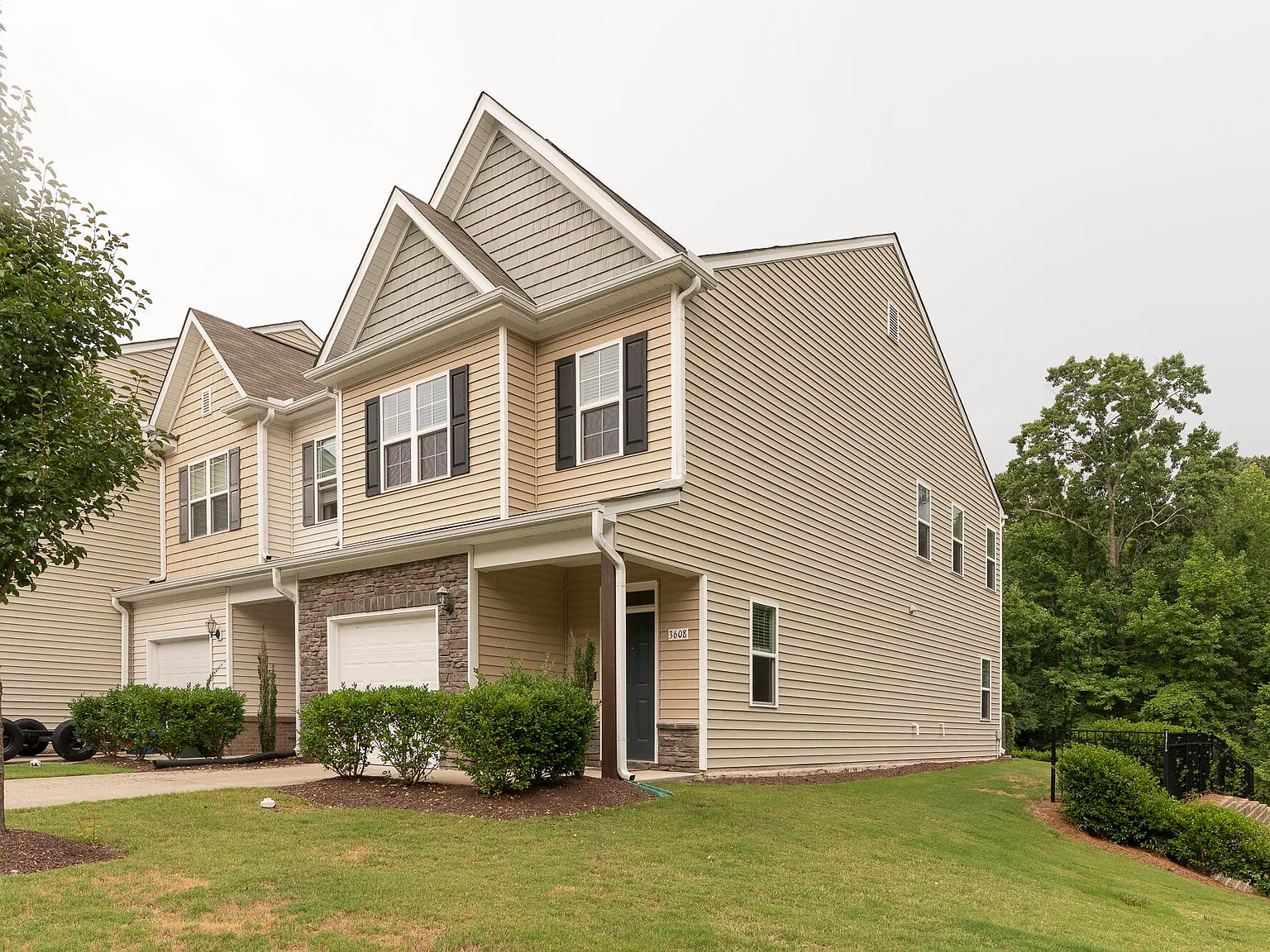 3 bed, 2.5 bath, 1734 sqft, $1,850 — Photo 1