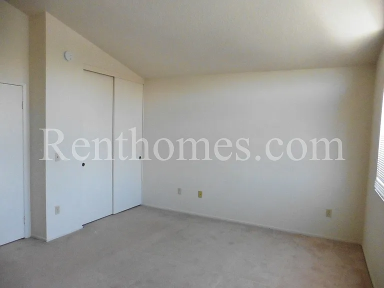10669 Glendover Ln — Photo 12