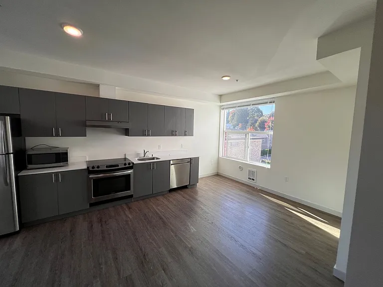 4801 Fauntleroy Apartments — Photo 54