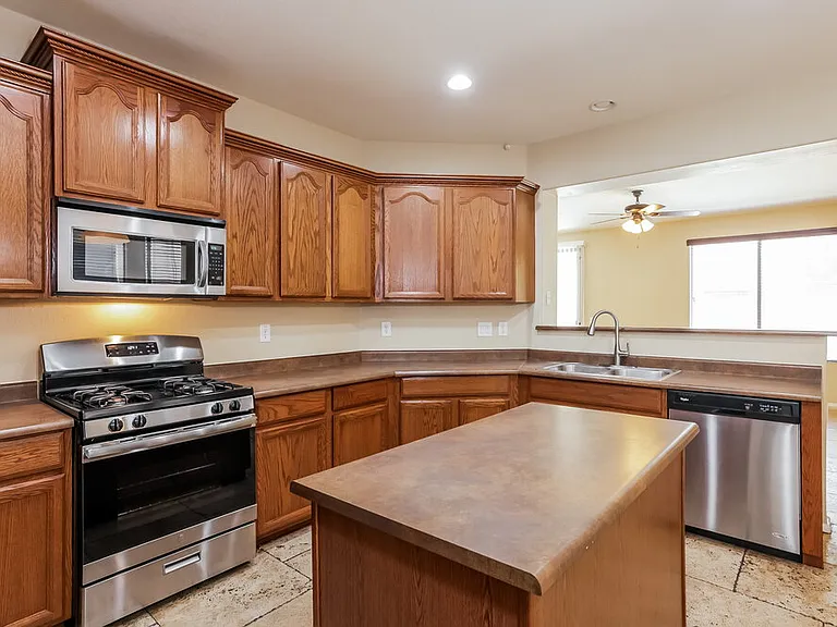 7117 W Sophie Ln — Photo 9