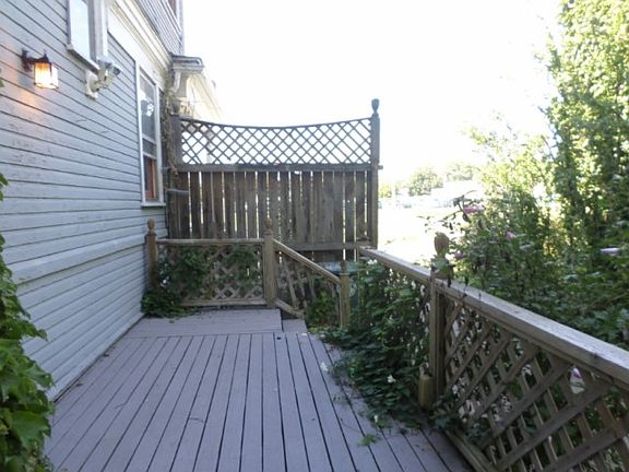 3rd image of 226 W Grand Ave