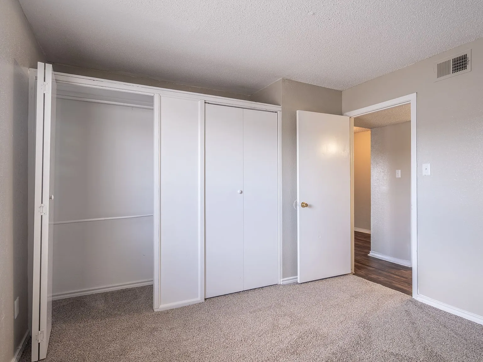 Albion Apartments — Photo 4
