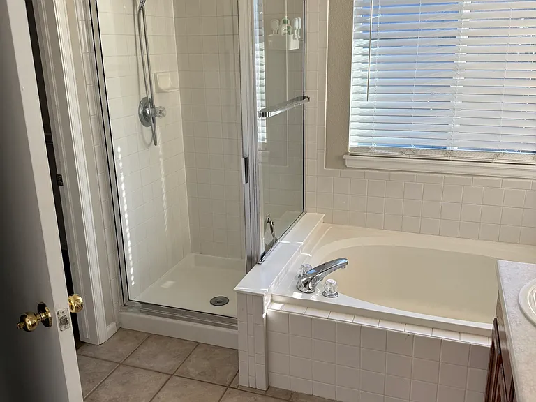 429 Simmons Ct — Photo 10