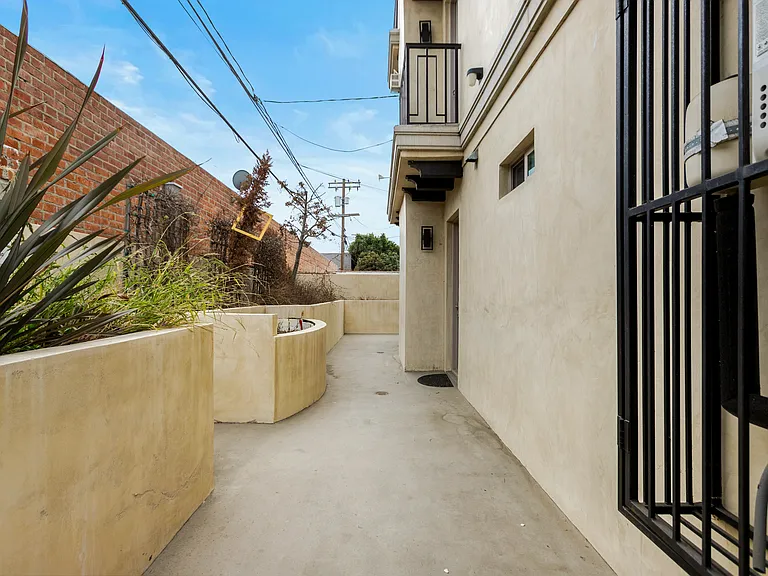 8520 Whitworth Dr #101 — Photo 25