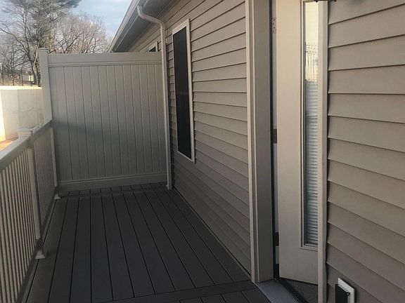 Patio (Please note: Photos are of similar unit.)