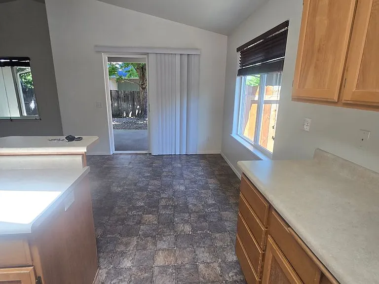 1268 SW Sturgeon Ct — Photo 2