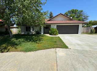 909 McKelvy Ave, Clovis, CA