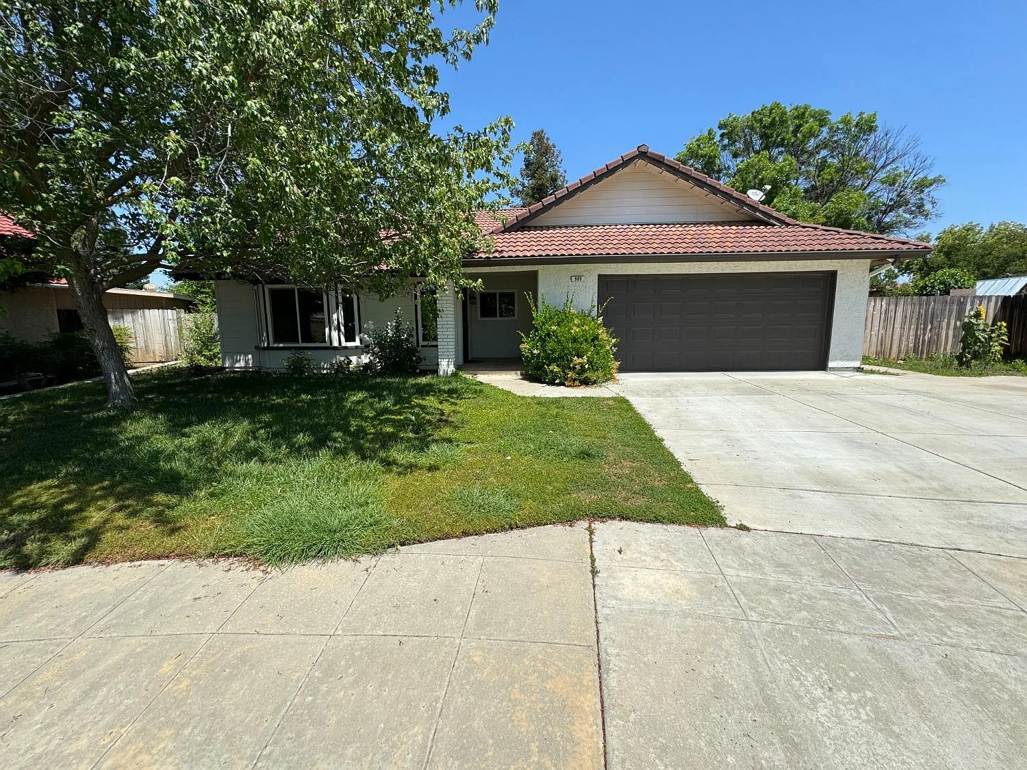 909 McKelvy Ave photo 1