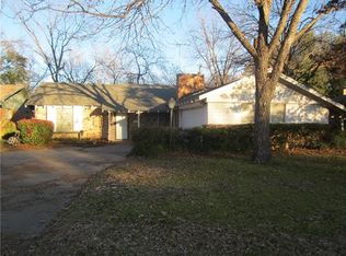 304 Huntingdon Dr, Irving, TX 75061