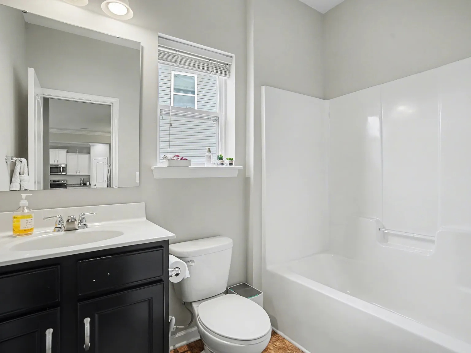 5 bed, 3160 sqft, $3,000 — Photo 4