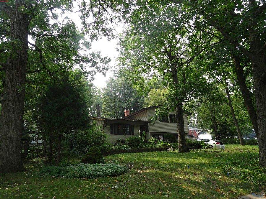2nd image of 331 Hiawatha Dr