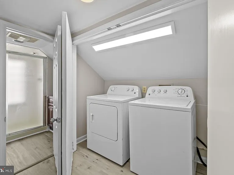 2528 Wendover Rd #B — Photo 17