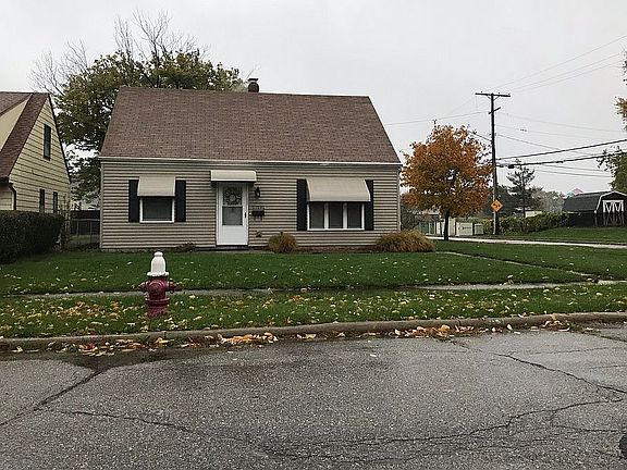 2nd image of 27191 Drakefield Ave