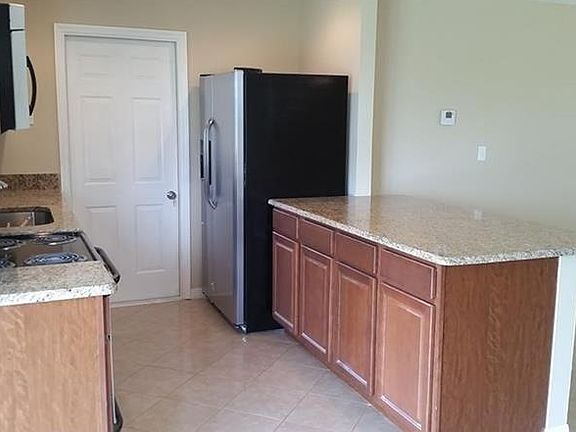 4th image of 216 Lake Villa Way