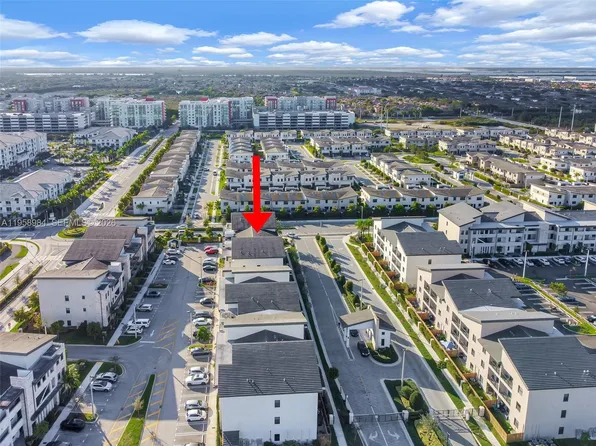 7865 NW 104th Ave APT 32, Doral, FL 33178