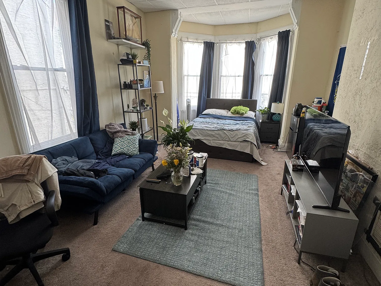 6 bed, 2.5 bath, 2500 sqft, $3,500 — Photo 1
