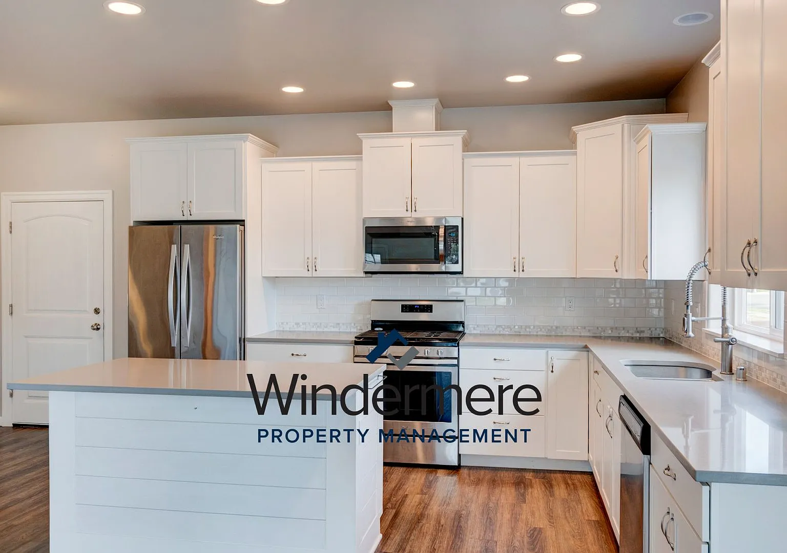 Charming 3-bedroom, 2.5-bathroom home — Photo 3