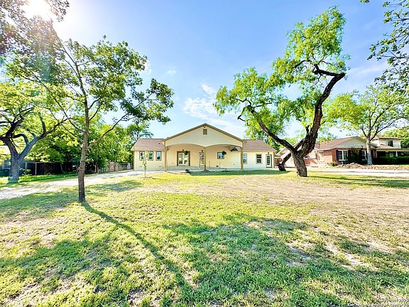 2nd image of 1535 Hillcrest Drive