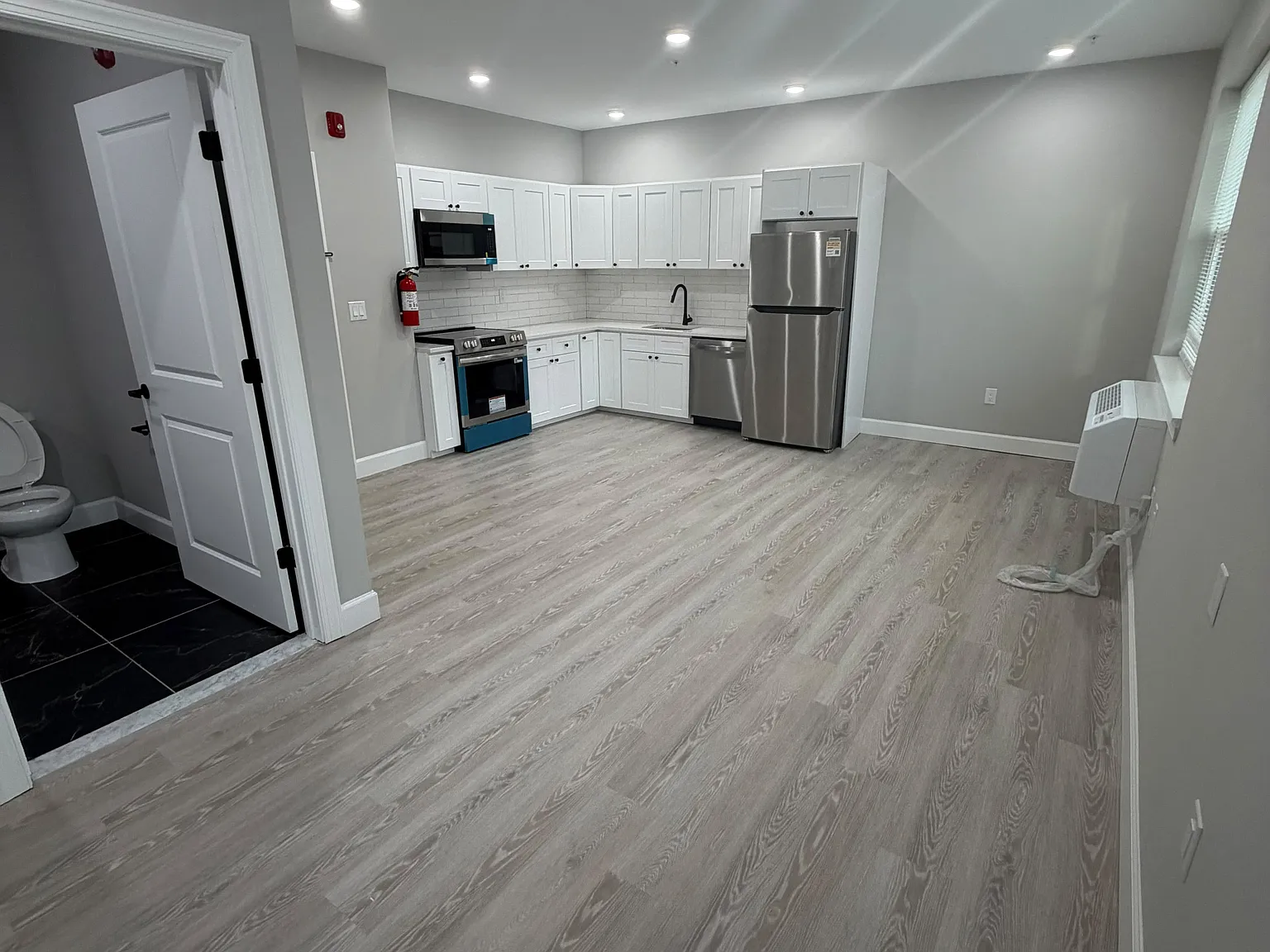 Studio, $1,381 — Photo 3