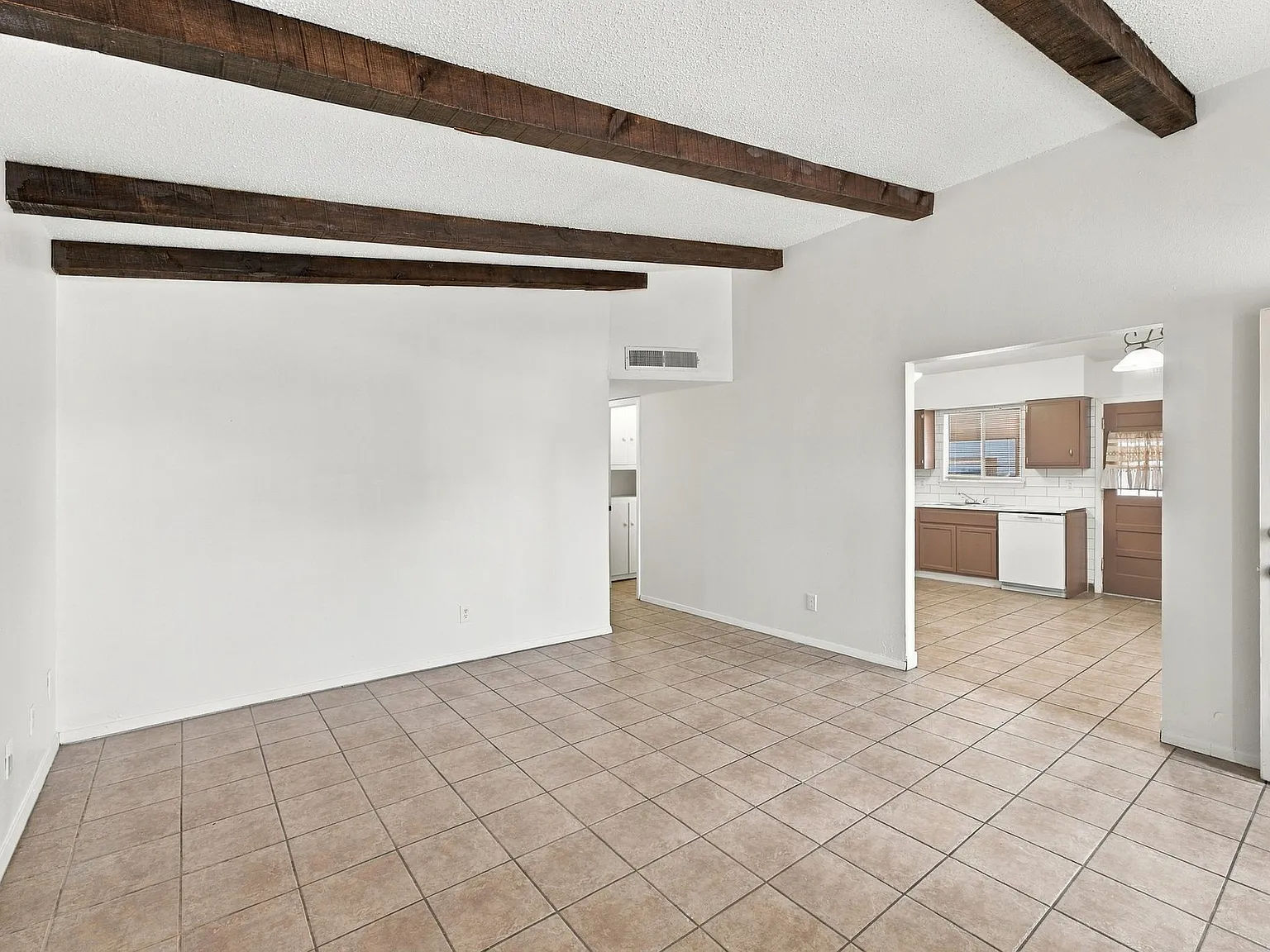 3 bed, 1176 sqft, $1,696 — Photo 3