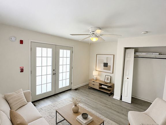 2nd image of 456 Delmar St #2