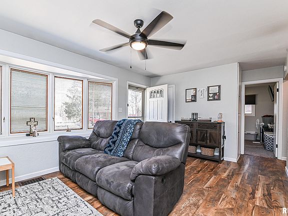 2nd image of 1141 N Wood Rd