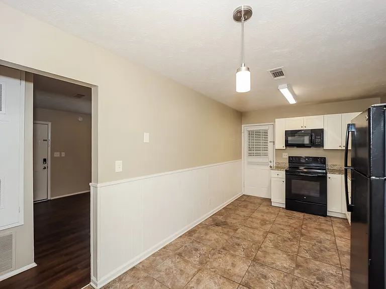 6133 Fieldcrest Dr — Photo 6