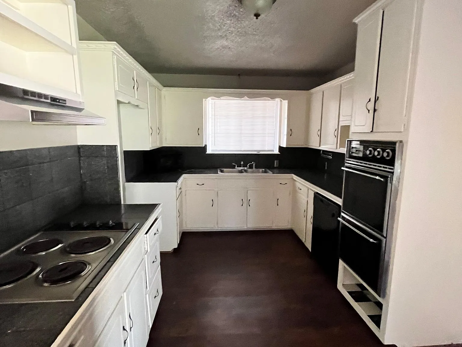 321 N Carlsbad St — Photo 3