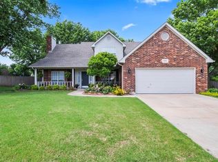 900 S Umbrella Cir, Broken Arrow, OK 74012
