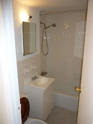 Rented by Chartwell Manhattan Realty | media 14