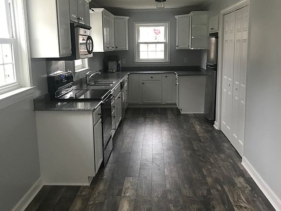 4th image of 1911 Johnson St
