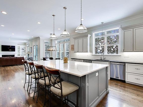 5th image of 2403 Old Glenview Rd