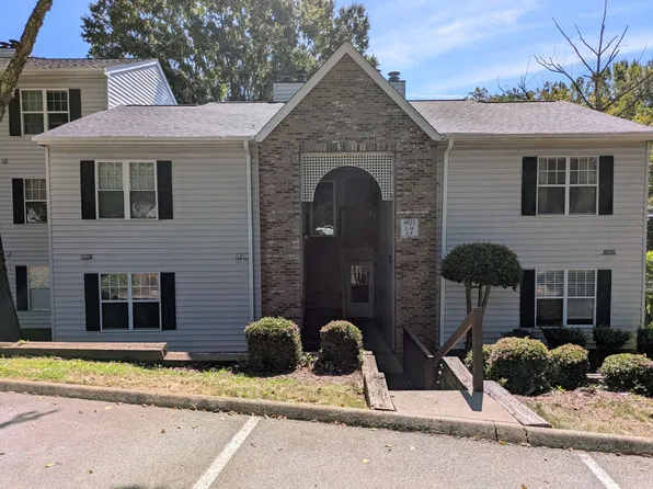4021 E Whirlaway Ct, Clemmons, NC 27012
