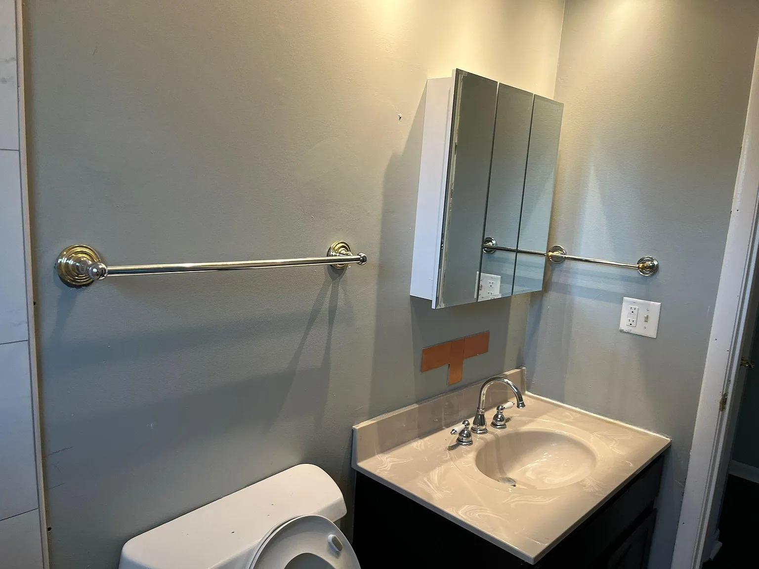 4 bed, 1100 sqft, $3,000 — Photo 3