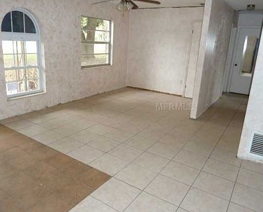 4th image of 701 Hall St