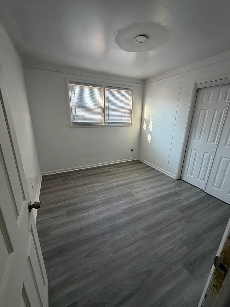 3 bed, 1.5 bath, 1500 sqft, $2,300 — Photo 3