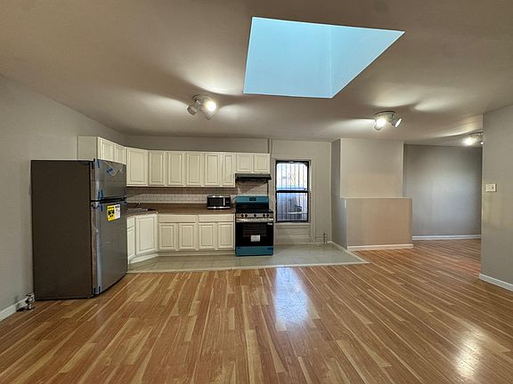 3rd image of 31 Jefferson St #4