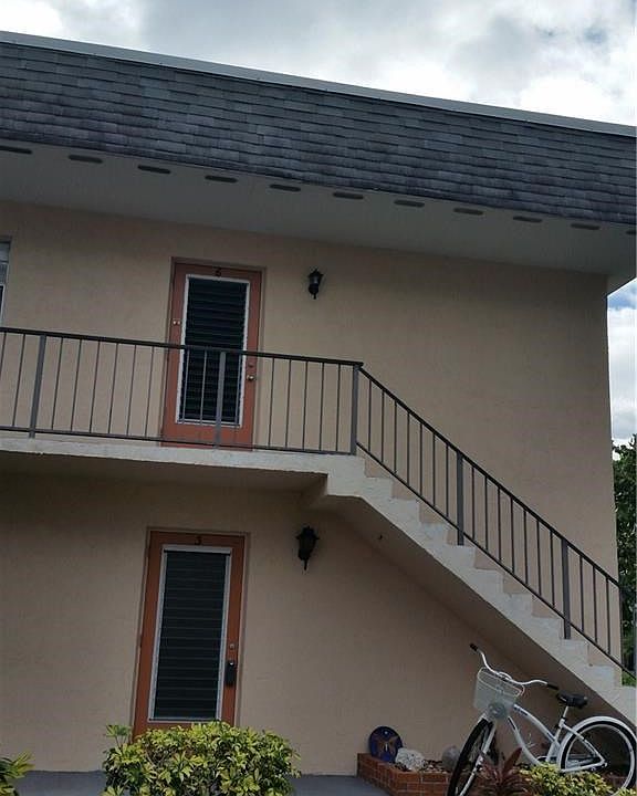 Lovely corner unit on 2nd Floor