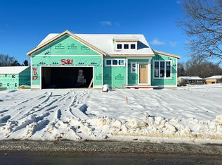 581 Waterford Village Dr NW, Grand Rapids, MI 49534